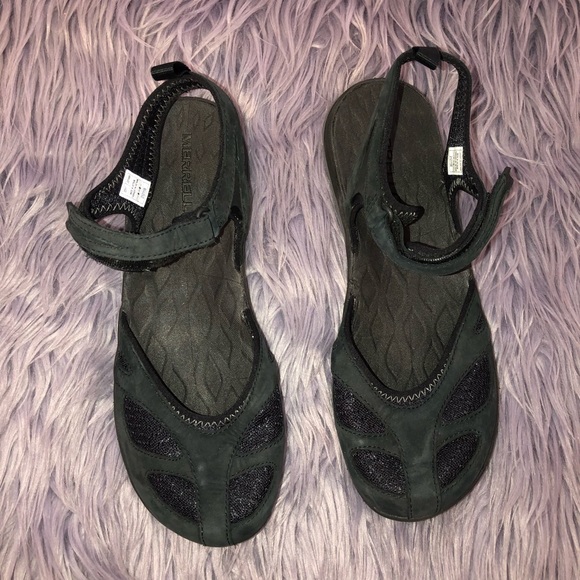 Merrell Shoes - Women’s Merrell Close Toes Sandal Flats Size 9